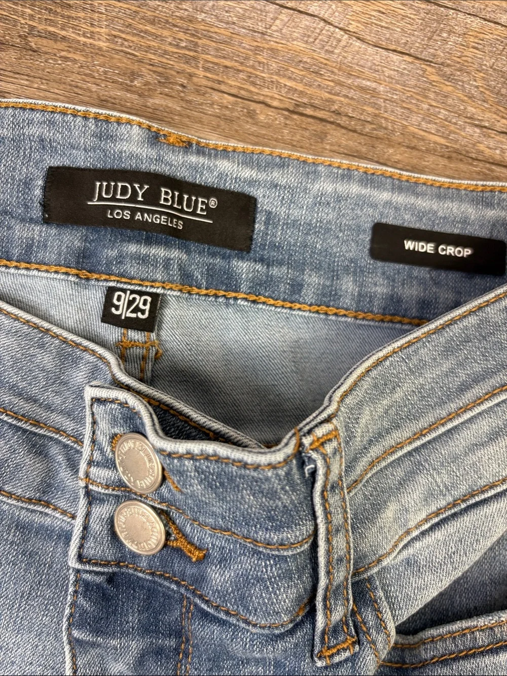 Judy Blue Wide Crop Double Button Light Wash Jeans Size 9/29
